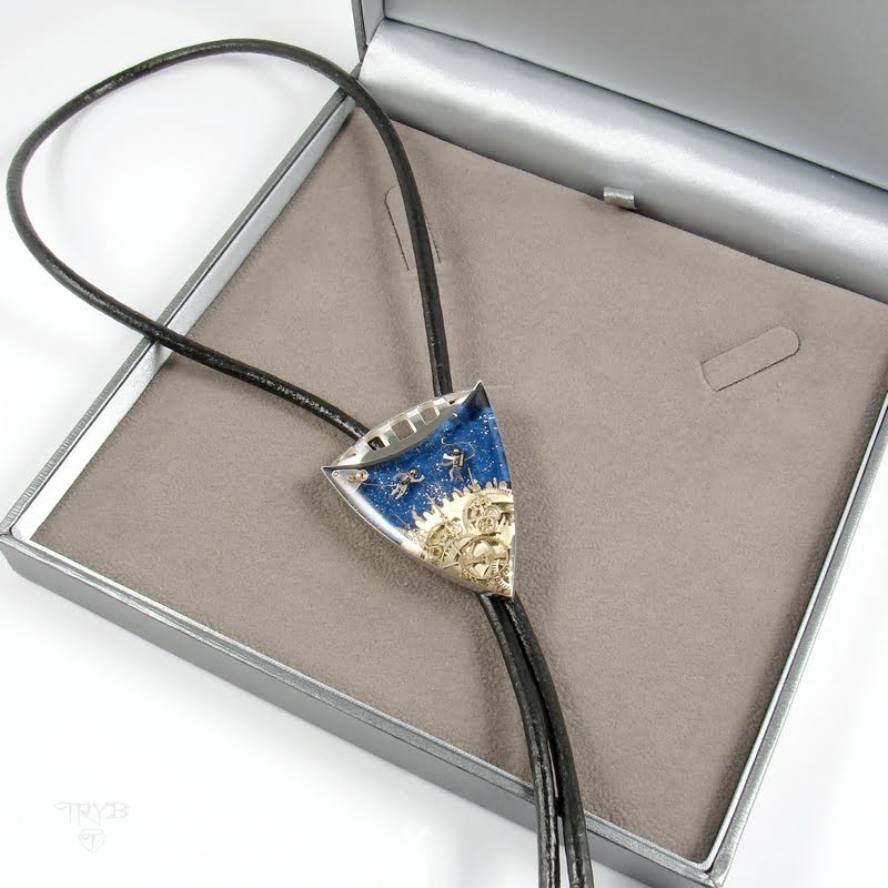Unikatowe bolo tie z motywem kosmicznym