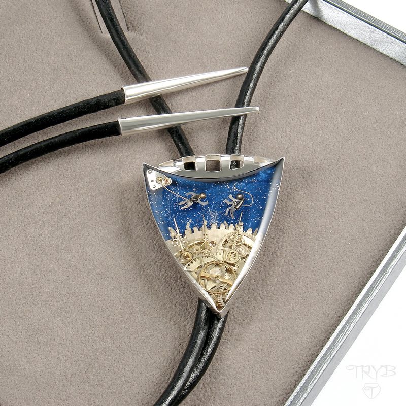 TOO FAR - unikatowe bolo tie ze srebra i części zegarków