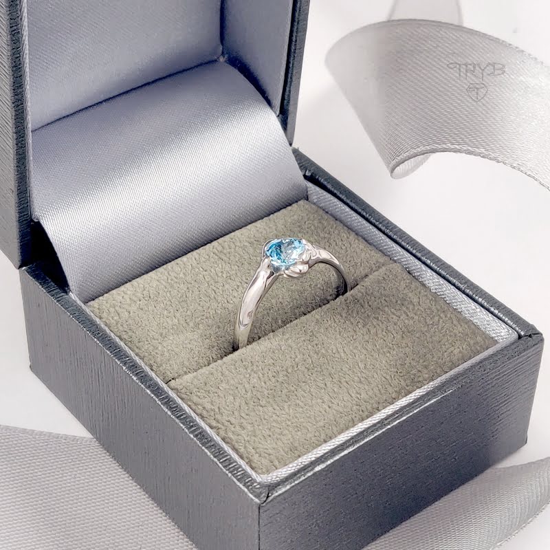 Wyjątkowy pierścionek z białego złota na zamówienie